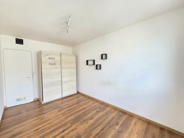 Appartement 3 pièces dans résidence calme &#8211; TROYES secteur H