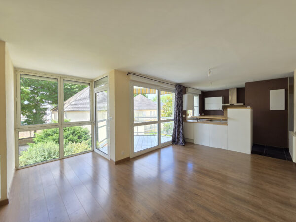 Appartement T2 avec terrasse et parking privé &#8211; TROYES CENTR