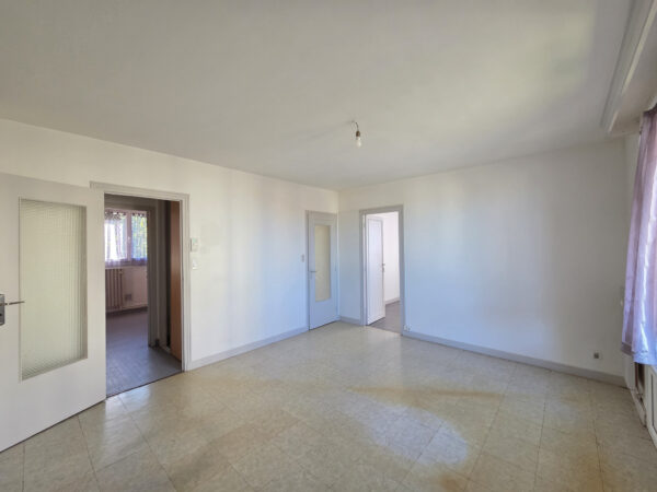 Appartement 3 pièces avec balcon &#8211; LA CHAPELLE ST LUC