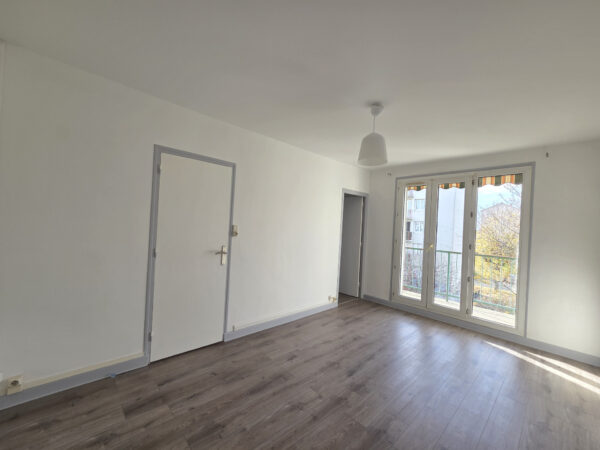 Appartement 3 pièces avec parking et balcon chauffage inclus