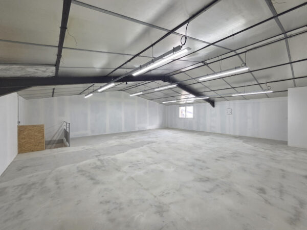 Local / Bureau / Cellule pour bail à courte durée à Pont Sai