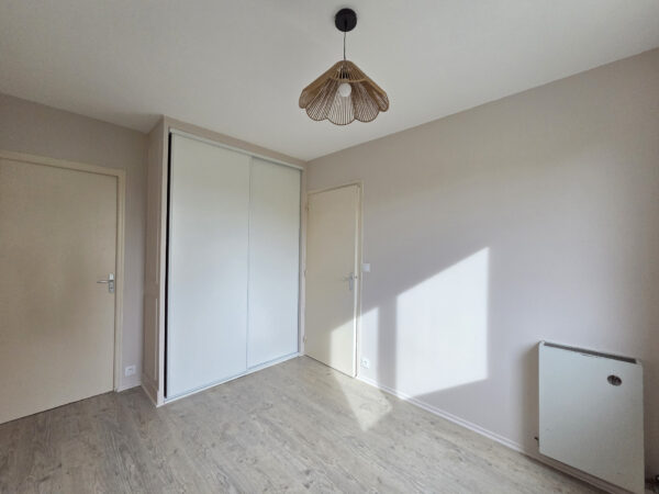 Appartement 2 pièces avec parking &#8211; chauffage inclus &#8211; TROYE