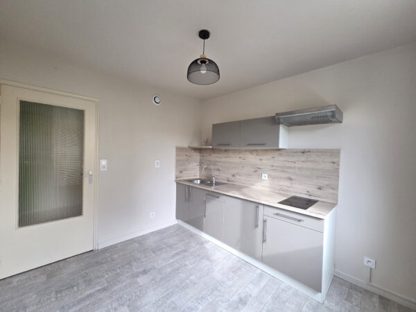 Appartement 2 pièces avec parking &#8211; chauffage inclus &#8211; TROYE