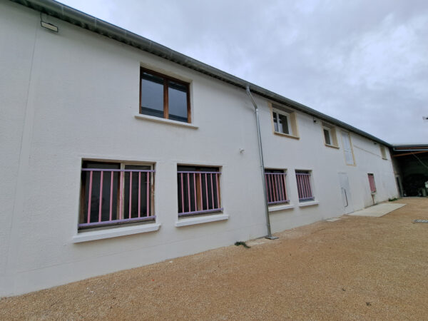 Local / Bureau / Cellule pour bail à courte durée à Pont Sai