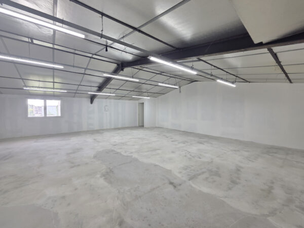 Local / Bureau / Cellule pour bail à courte durée à Pont Sai