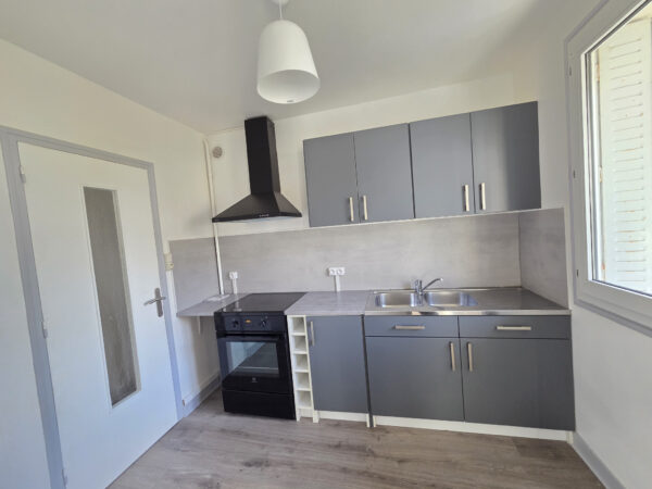 Appartement 3 pièces avec parking et balcon chauffage inclus