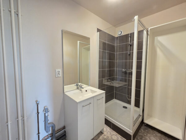 Appartement 2 pièces avec parking &#8211; chauffage inclus &#8211; TROYE