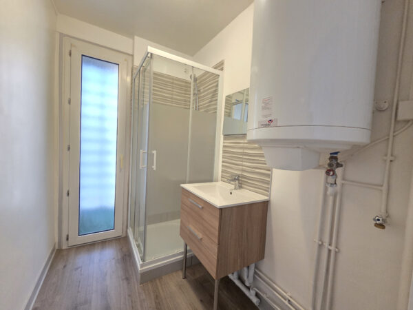 Appartement 3 pièces avec parking et balcon chauffage inclus