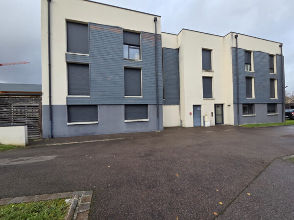 Appartement T1/ Studio avec parking &#8211; TROYES secteur ESC